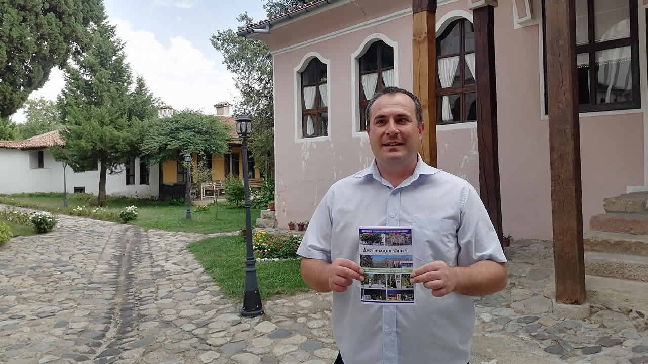 „Подари патриотична тетрадка на дете“